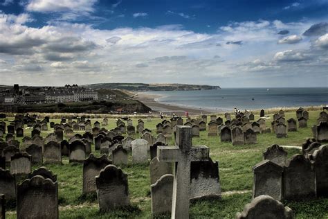 Whitby Abbey Graveyard Early Afternoon On A Beautiful Summ Flickr