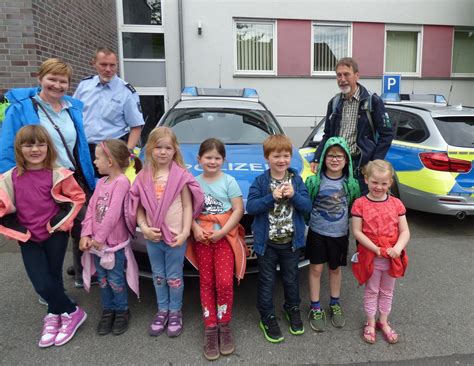 Wir sind zu dem entschluss gekommen, dass attila seinen eigenen faden bekommen sollte, weil er sich doch gut entwickelt, wir ihn eigentlic Kinder der Kita Luna besichtigen die Wache in Unna: Wie ...