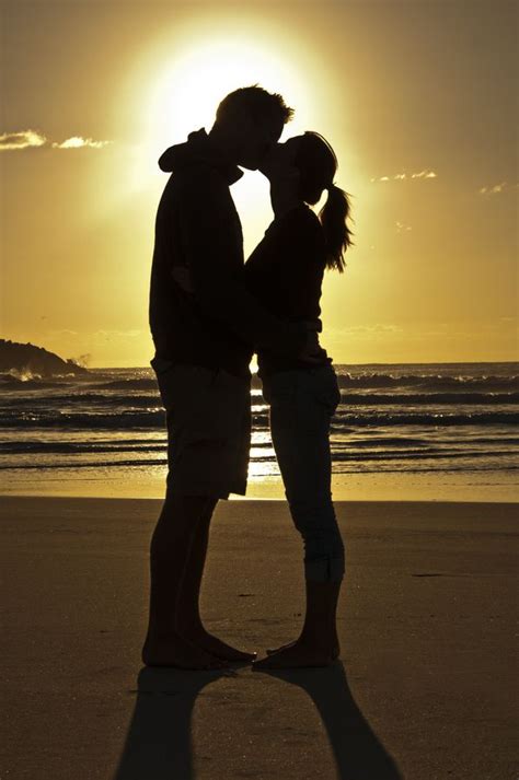 kiss by madeleinebergheim 500px cute couples kissing couples in love couple silhouette