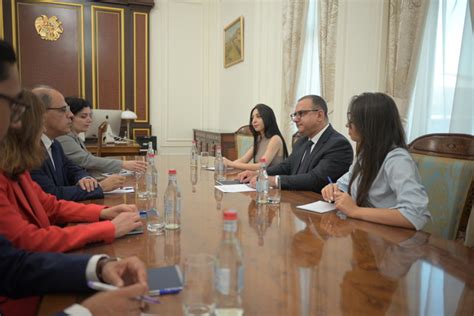 Deputy Prime Minister Tigran Khachatryan Receives The Regional Director