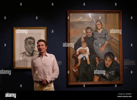 El Hijo De Lucian Freud Alex Boyt Representado Junto A Su Retrato