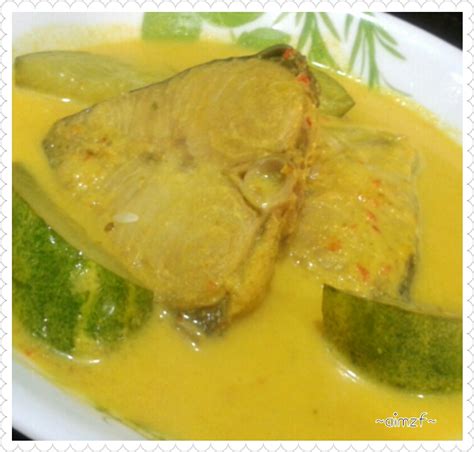 Resep diadaptasikan dari ibu saya. AIMZF: Masak Lemak Kuning Lengkuas Ikan Tenggiri