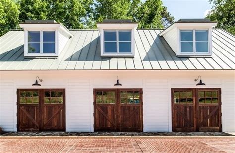 Stunning Garage Door For Your Farmhouse Style 03