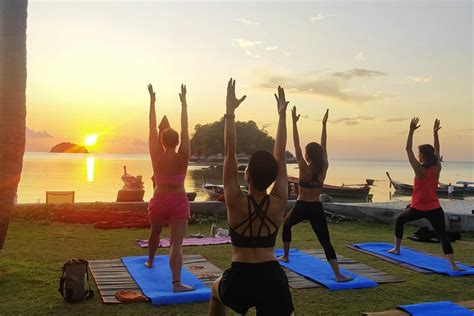 Sunrise Yoga Class Overlooking The Beach The Sea Sunrise Idyllic Resort