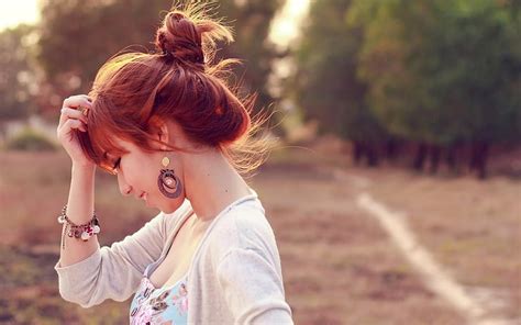 여자의 흰색 국자 목 팔꿈치 소매 탑 소녀 아시아 자연 프로필 Hd 배경 화면 Wallpaperbetter