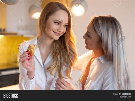 Blonde Lesbians