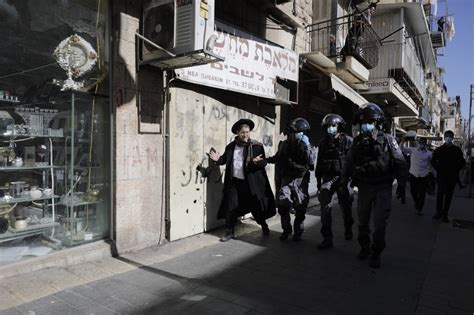 israeli police ultra orthodox protesters clash over schools the stringer