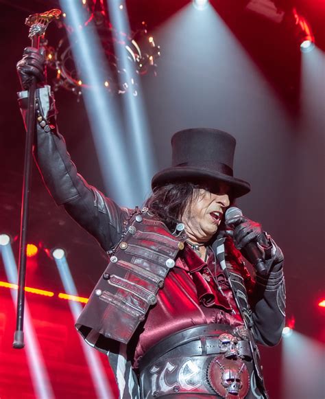 Alice Cooper Biography Songs Albums Discography And Facts Top40weekly