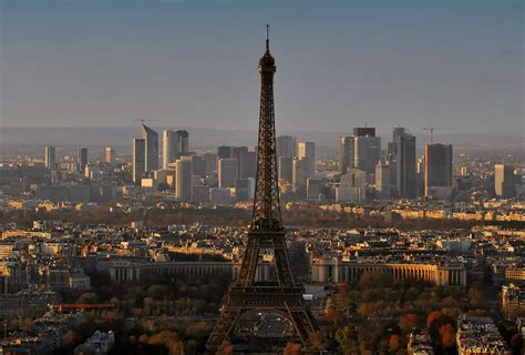 La science au-delà des conceptions: Paris est la capitale de la France