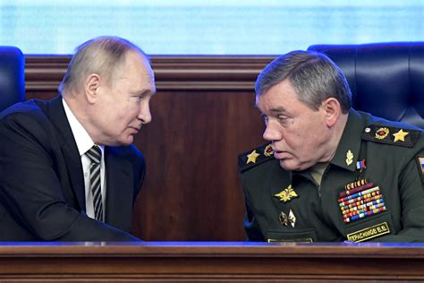 Karybos Ekspertas Putinas Galimai Nu Alino Gerasimov Nuo Operacijos