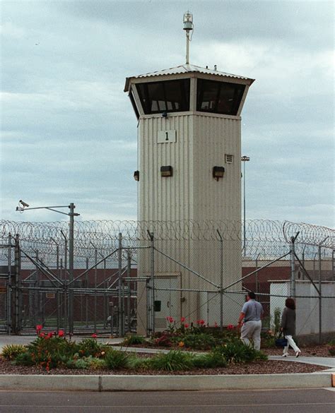 Jerry Browns California Budget Slashes 1 Billion From Prisons 893 Kpcc