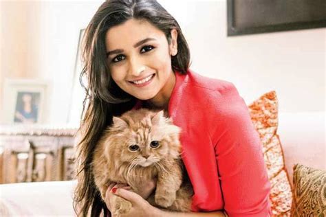 bollywood actress alia bhatt poses with her cute cat