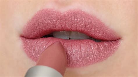 How To Apply Lipstick Perfectly Step By Step Tutorials And Tips Lip