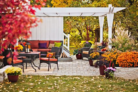 16 Simple Solutions For Small Space Landscapes Small Backyard