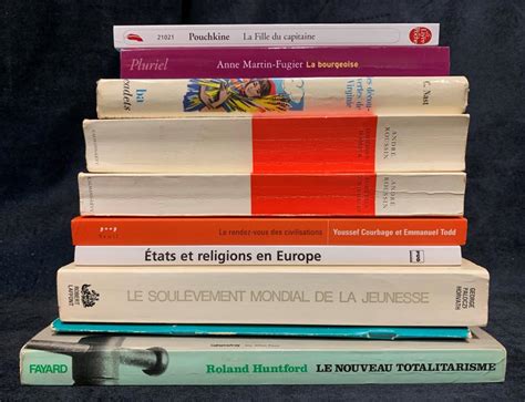 Lot - Collection of French Books and Novels