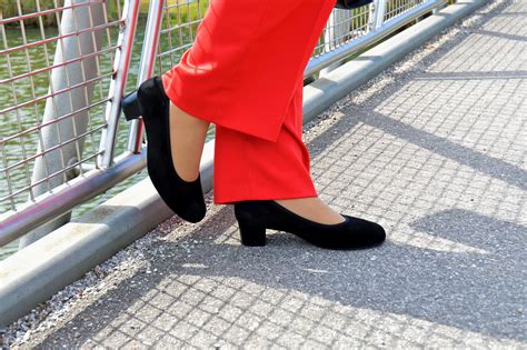 Check spelling or type a new query. Bequeme schwarze Pumps - www.lady50plus.de | Schwarze ...
