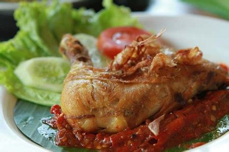 Salah satu menu khas yang selalu bisa ditemui di hampir seluruh daerah. CARA MEMBUAT AYAM GORENG PENYET DENGAN SAMBAL IJO | Resep Masakan Indonesia