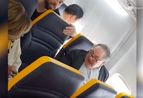 Ryanair Still Hasnt Apologized For Unruly Passengers Racist Rant