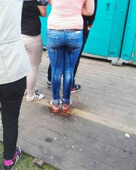 Ladies Wetting Peeing In Jeans Photo Pero Pants En 2019