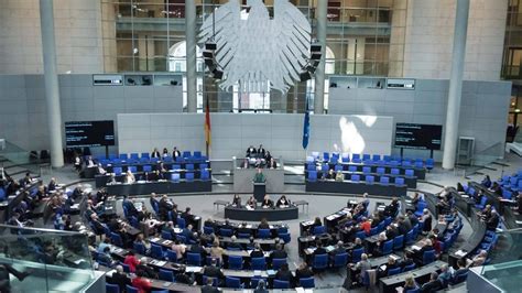 Das neueste und aktuellste aus dem deutschen bundestag. Bundestag: CDU fordert CSU zu Kompromiss bei Wahlrechtsreform auf