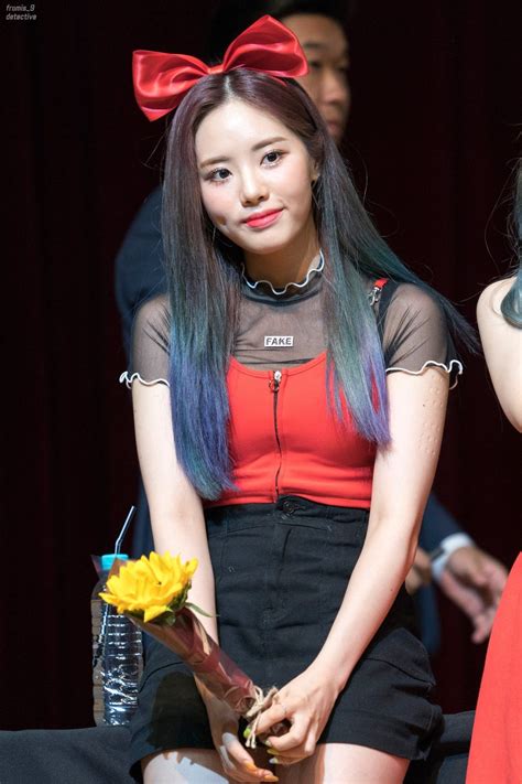 Fromis Jiwon Fun Factory Fansign Cabello