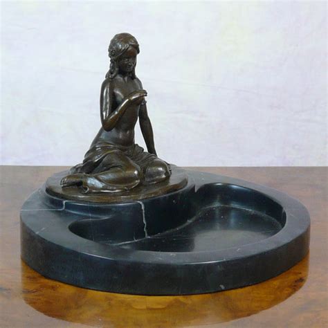 Statue En Bronze Femme Assise Avec Vide Poche Sculptures