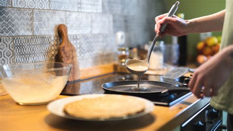 Flipping Food In A Frying Pan Is Easy With This Trick First For Women
