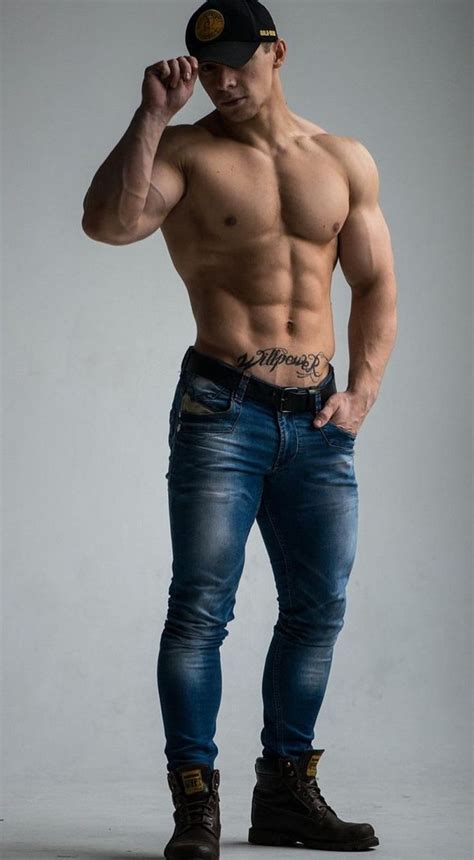 pin by mateton 3 on carn amb jeans y pits ⚛ sexy men muscle men hot jeans