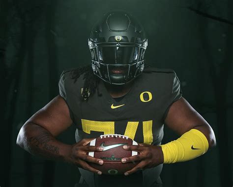 Oregon Ducks To Wear Nightmare Green Uniforms Helmets Against