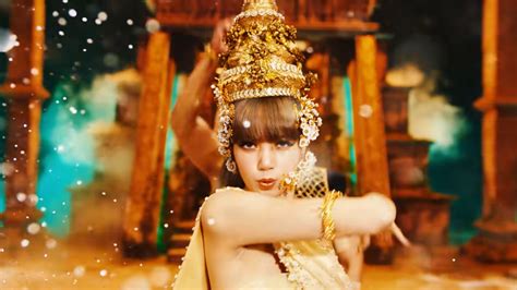 Blackpink Lisa The K Pop Sensation Amazes Thai Fans With Cultural Attire