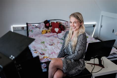Webcamgirl Elise 26 Verdient 55000 Euro Per Maand Met Onlyfans ‘er Is Een Preutsheid In Ons