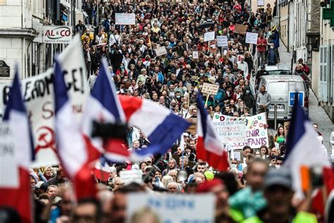 Manifestations Anti Pass Sanitaire La Liberté De La Presse Entravée