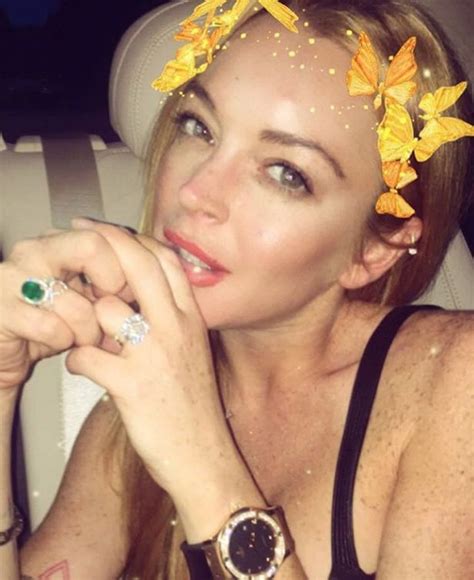 Lindsay Lohan Has Surgery To Reattach Half Her Finger After Gruesome