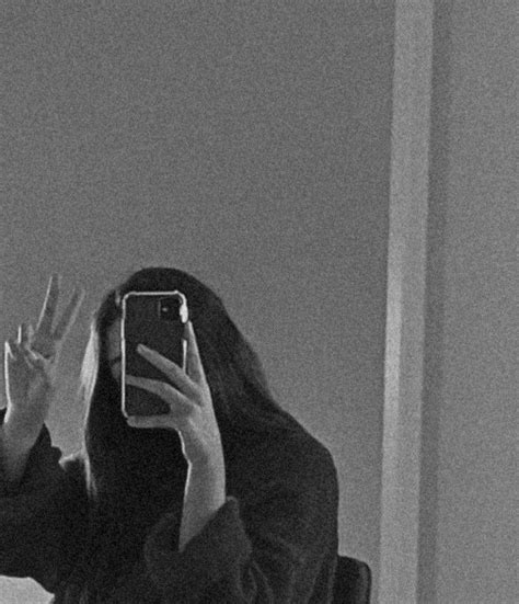 📌 izma aesthetic pfp instagram girl no face mirror selfie girl mirror selfie
