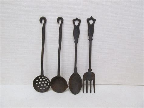 iron cast cooking utensils