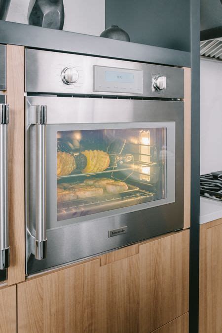 30 Professional Series Single Wall Oven Right Side Swing Door