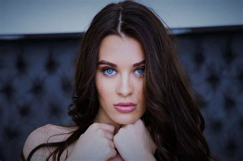 GALERIE FOTO Ghicitoarea virală lansată de Lana Rhoades Un fotbalist cu de milioane de