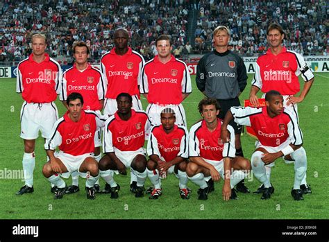 Arsenal Fc Arsenal Fc Team Group 05 August 2000 Stock Photo Alamy