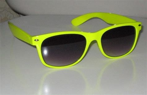 vintage 80s neon yellow ray ban wayfarers sunglasses shades