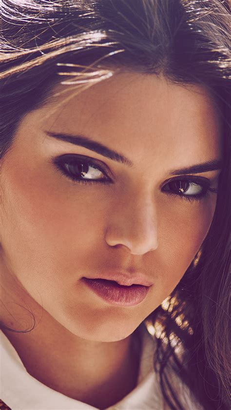 1082x1920 Kendall Jenner Model Face Close Up 1082x1920 Resolution