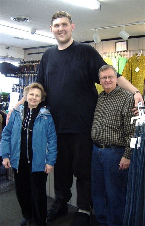 Top Tallest People Currently Alive Tall Guys Tall People Giant