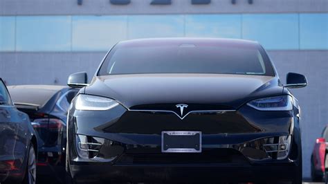 Tesla Will Recall 135000 Cars For Faulty Touch Screens The New York