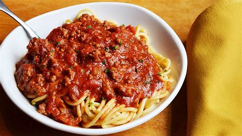 You can order appetizers, alfredo, soups, salad & breadsticks and much more pan spaghetti w/marinara and sausage. 9 Things Nutritionists Order at Olive Garden