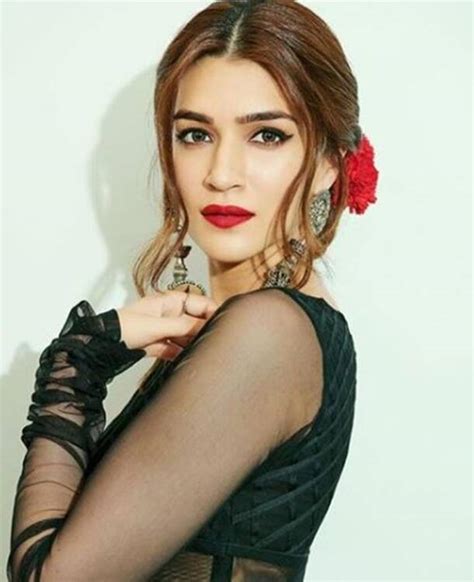 Smokey Eyes To Cat Winged Liner Want To Recreate Kriti Sanons Makeup