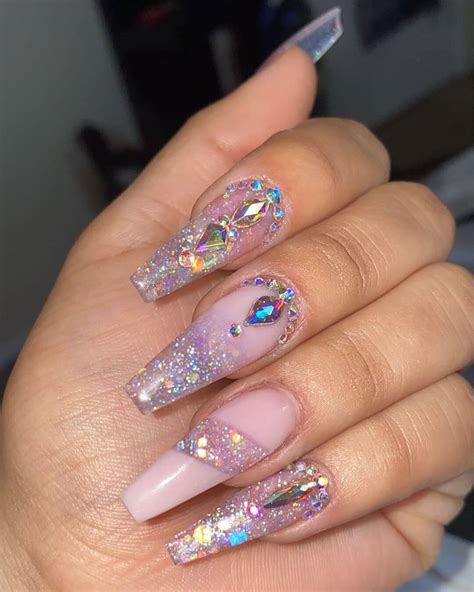 20 Beautiful Diamond Nail Designs To Try 2022 The Trend Spotter 19