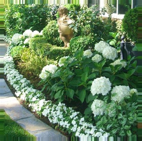 30 Gorgeous Green And White Garden To Create Calm Atmosphere