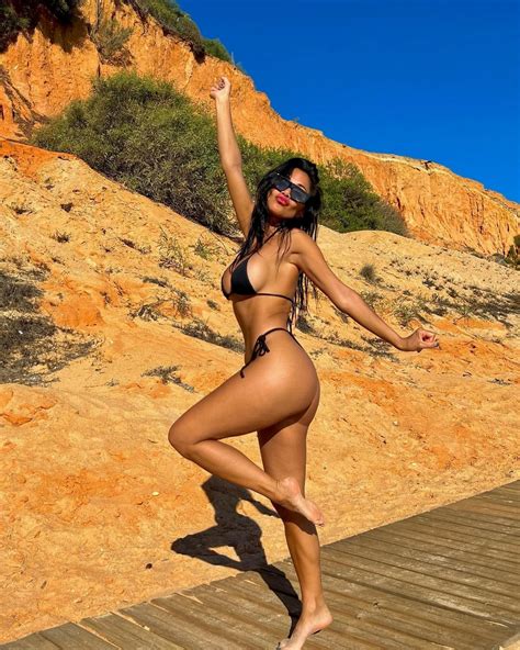 Nicole Scherzinger Sexy And Barefoot At The Beach In Portugal 8 Photos The Fappening