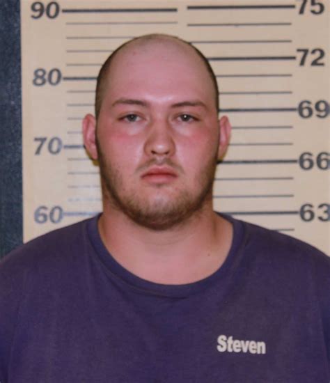 Cleveland police arrest man for allegedly burglarizing vehicles at car