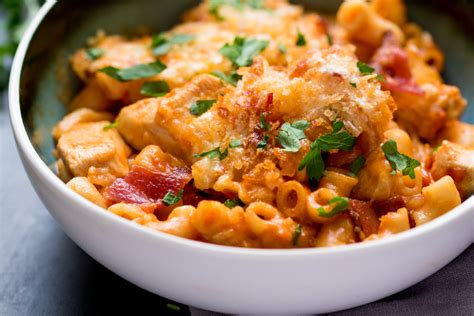 Easy Homemade Mac And Cheese Recipe With Chicken Bacon And Tomato