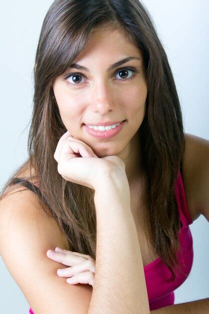 Studio Portrait De Belle Jeune Femme Posant Photo Gratuite